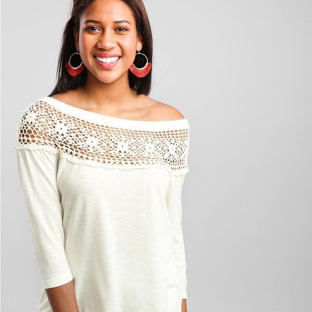 NWOT  DAYTRIP FROM THE BUCKLE Cream Crochet Yoke Wide Neck Top SIZE M